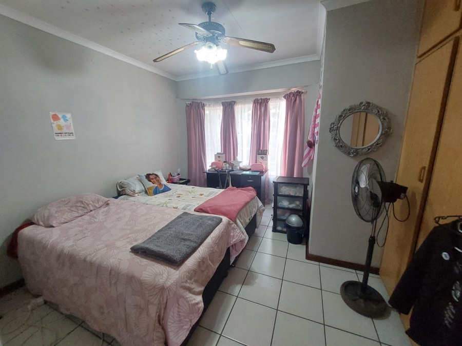 3 Bedroom Property for Sale in Kannoniers Park North West